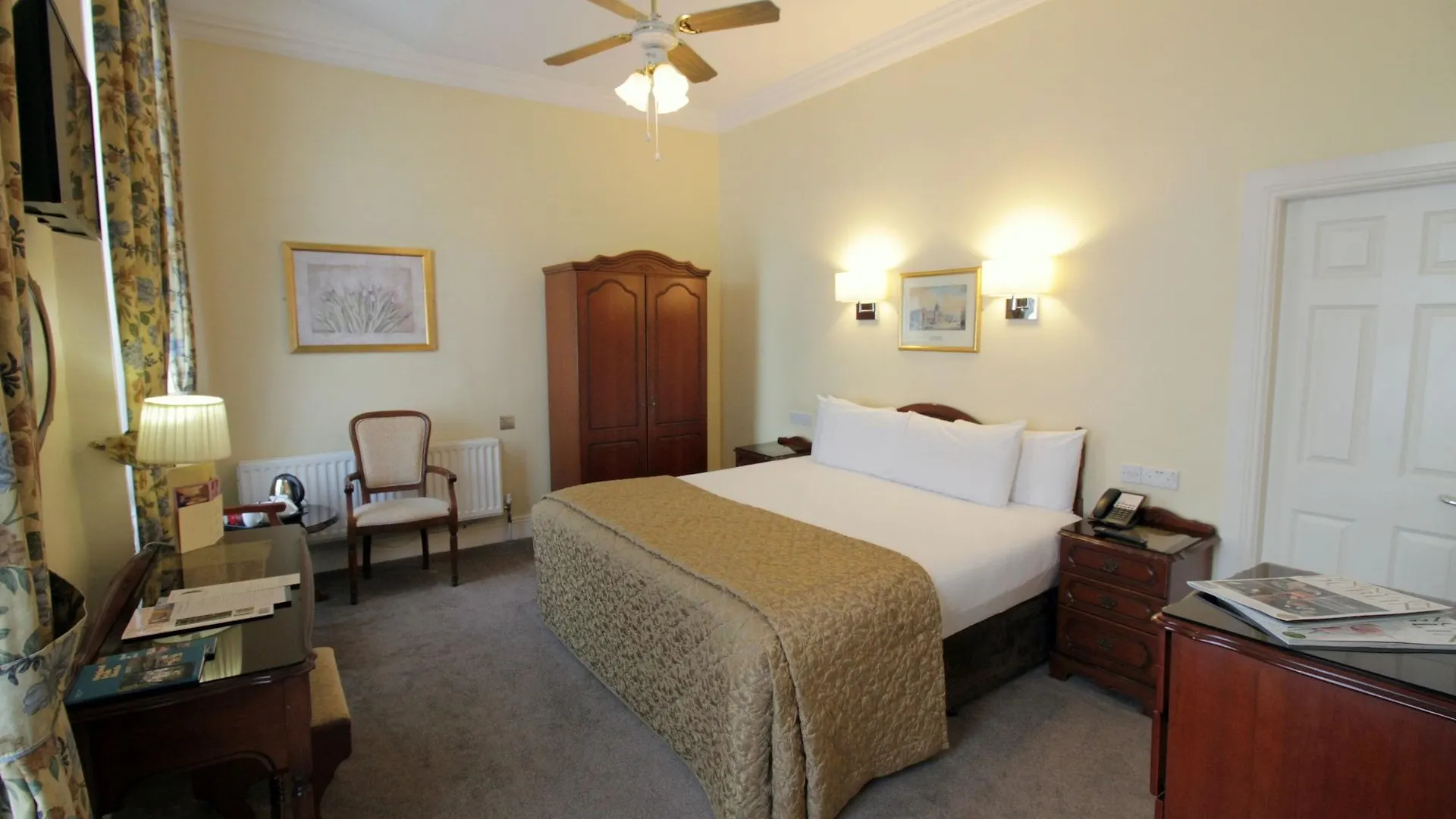 Harrington Hall Dublin 4*,
